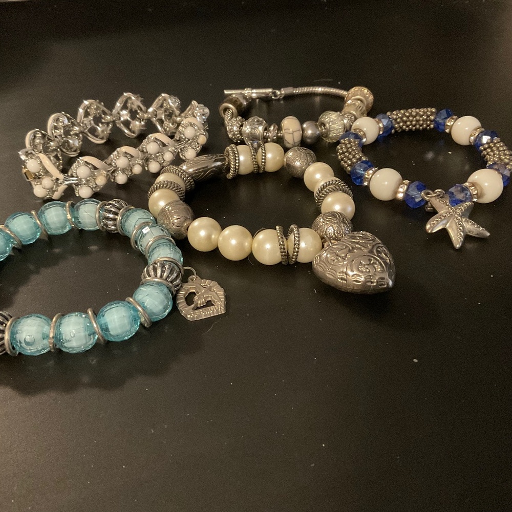 *Vintage* Lot of 5 assorted bracelets